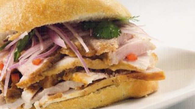 Pan con Chicharrón